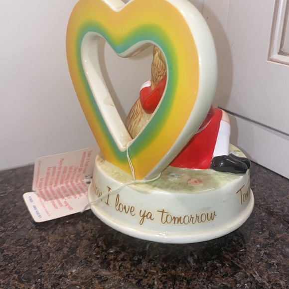 Vintage Little Orphan Annie Revolving Ceramic Music Player by Applause 1982 - Picture 6 of 11